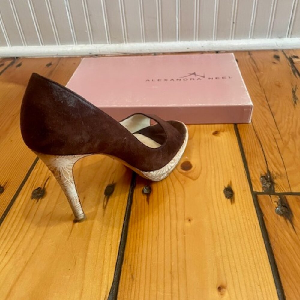 Alexandra Neel women's brown suede pumps, 4-inch heel, size 7 1/2. - Picture 4 of 10